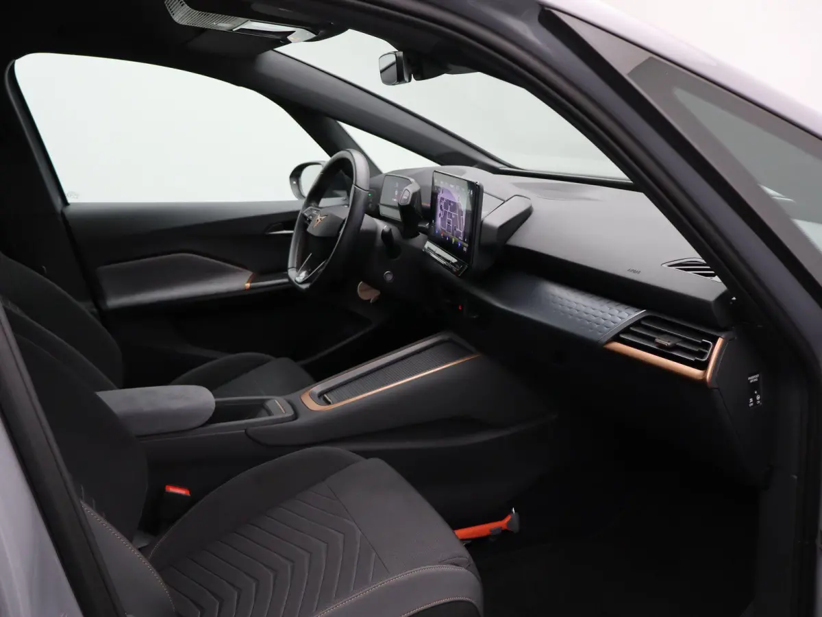 Business 62 kWh | Apple Carplay / Android Auto | Virtual Cockpit | Privacy Glass | Keyless |