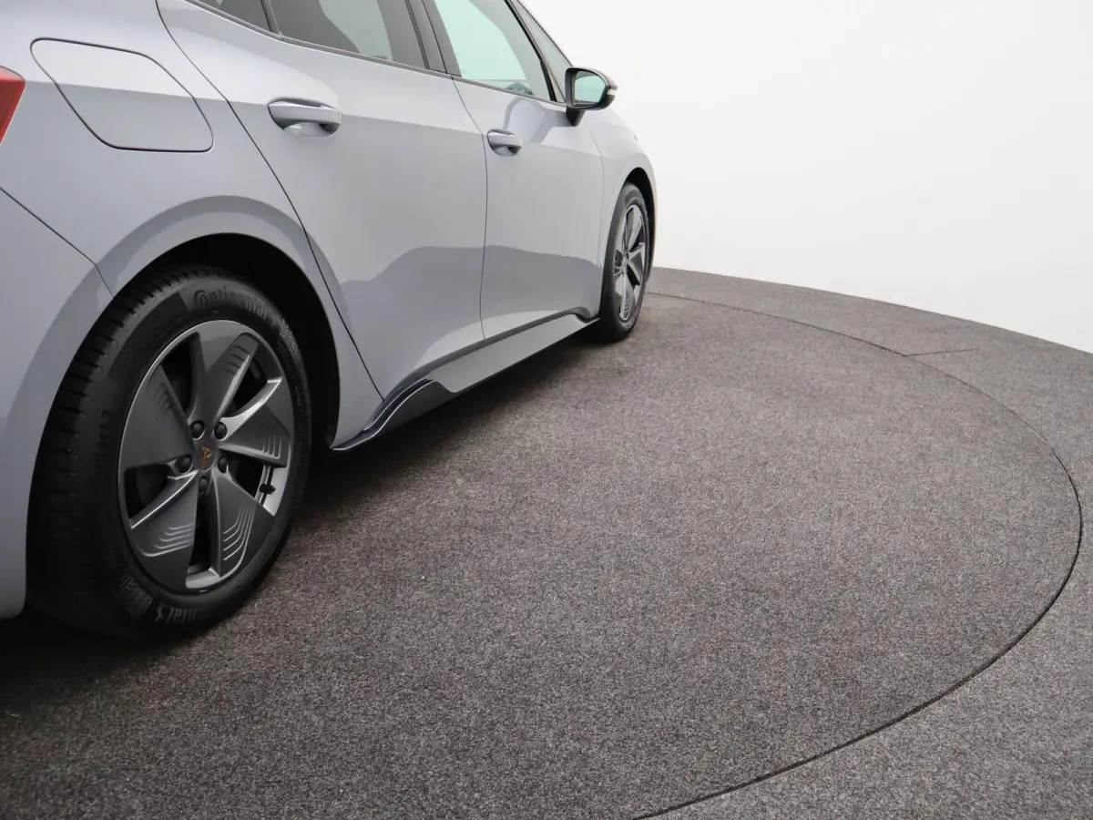 Business 62 kWh | Apple Carplay / Android Auto | Virtual Cockpit | Privacy Glass | Keyless |