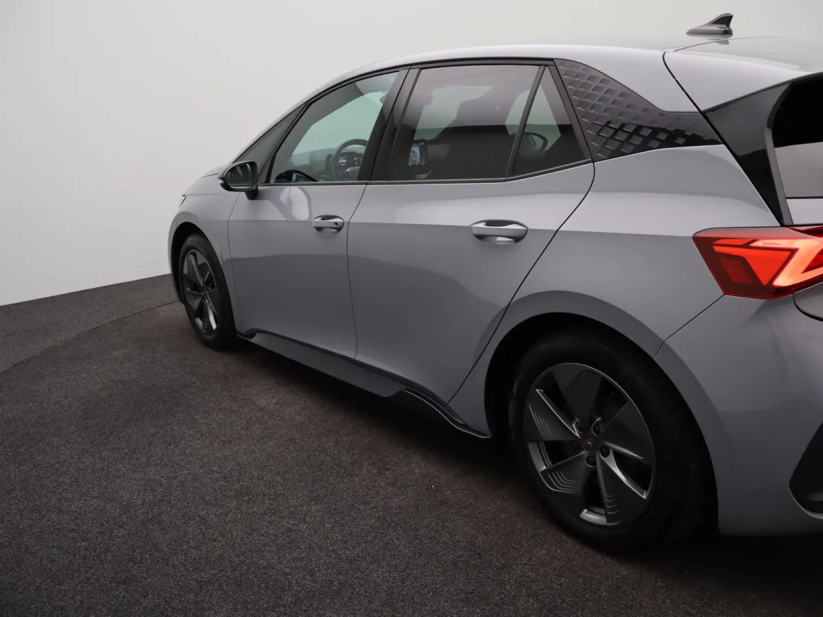 Business 62 kWh | Apple Carplay / Android Auto | Virtual Cockpit | Privacy Glass | Keyless |