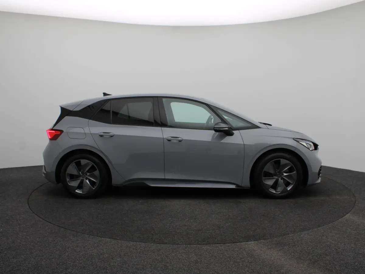 Business 62 kWh | Apple Carplay / Android Auto | Virtual Cockpit | Privacy Glass | Keyless |