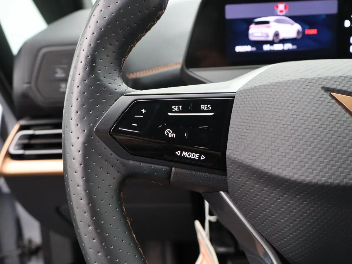 Business 62 kWh | Apple Carplay / Android Auto | Virtual Cockpit | Privacy Glass | Keyless |