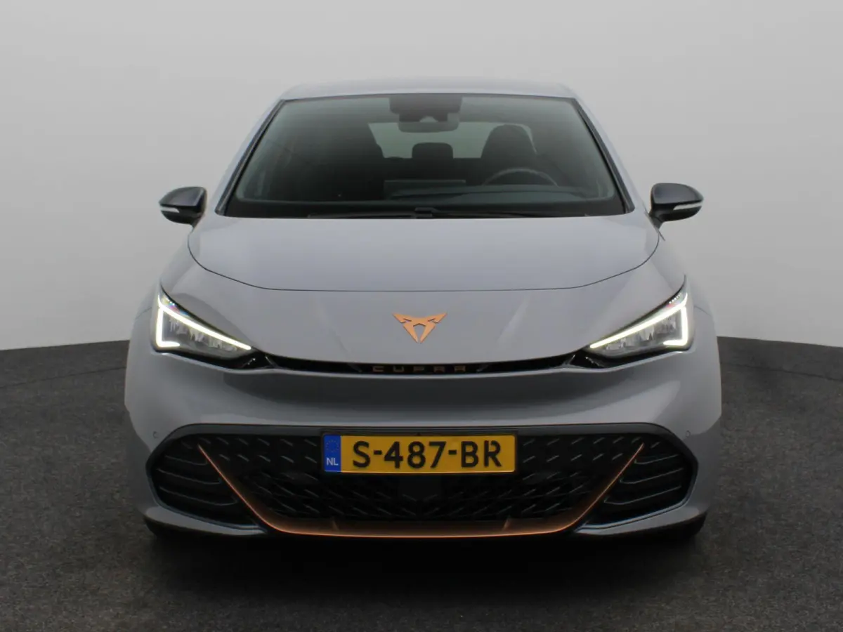 Business 62 kWh | Apple Carplay / Android Auto | Virtual Cockpit | Privacy Glass | Keyless |