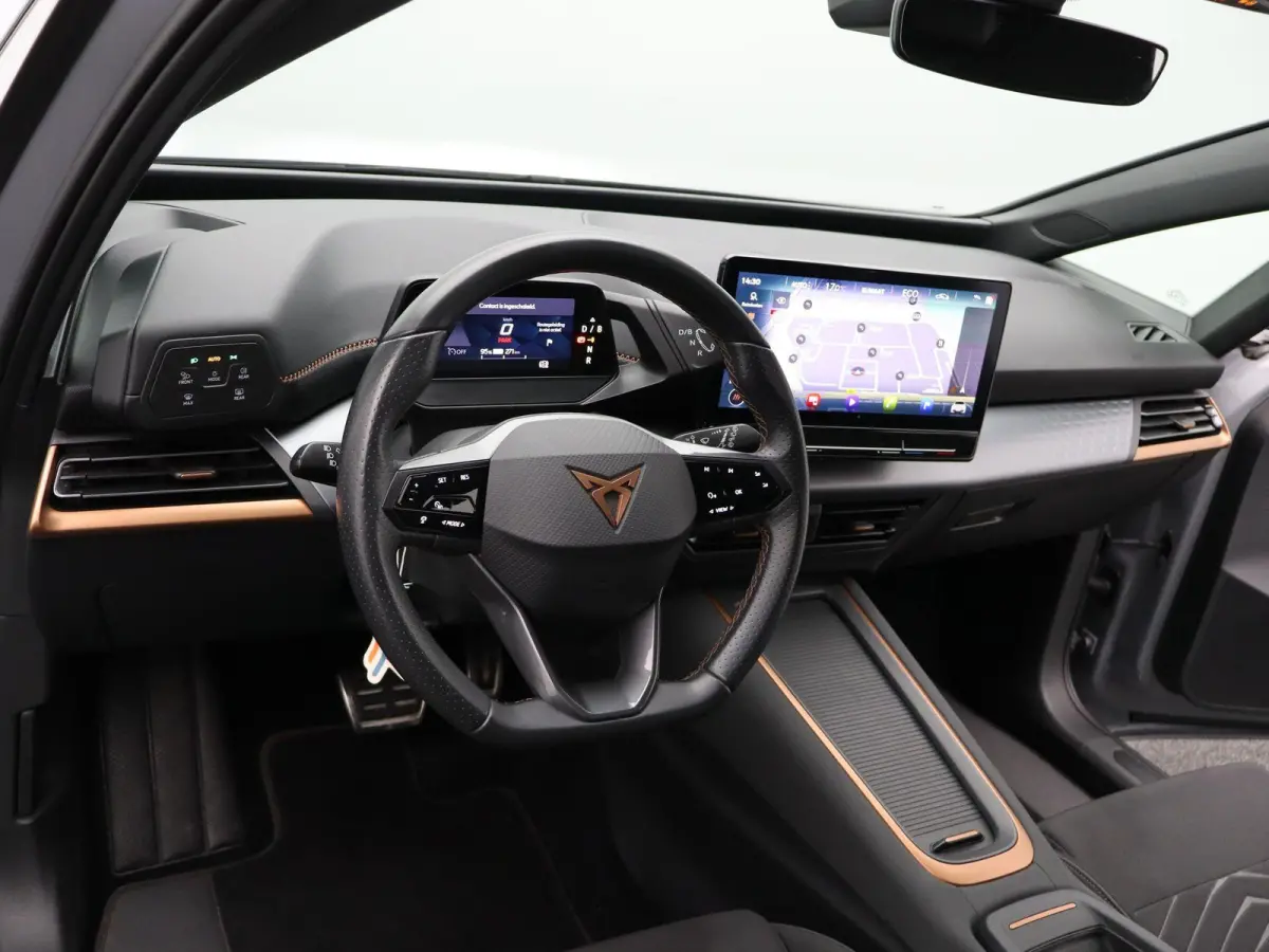 Business 62 kWh | Apple Carplay / Android Auto | Virtual Cockpit | Privacy Glass | Keyless |