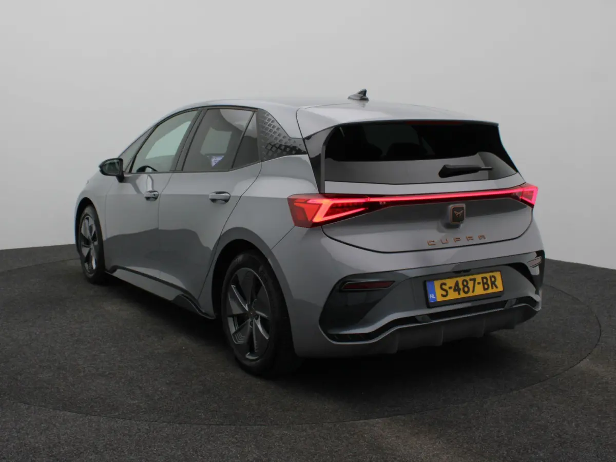 Business 62 kWh | Apple Carplay / Android Auto | Virtual Cockpit | Privacy Glass | Keyless |