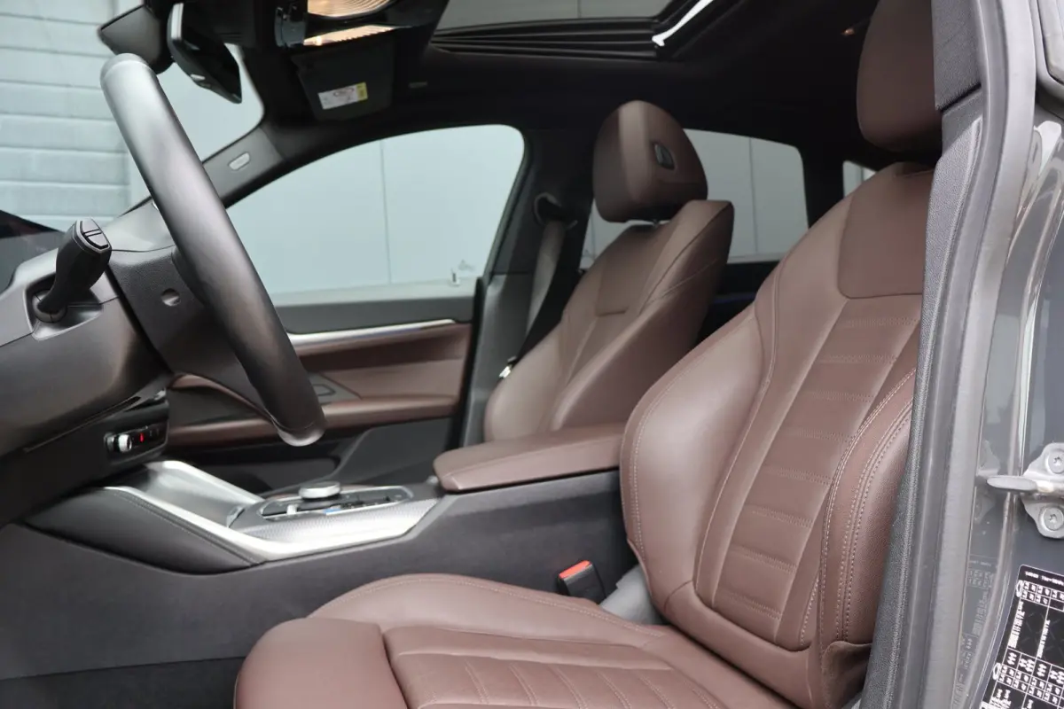 40 84 kWh High Executive M-SPORT l SOH 96,4% l H/K l HUD l 360 l SCHUIFDAK l DRAVITGRAU l SFEER l ORG.NL l 1e EIG l