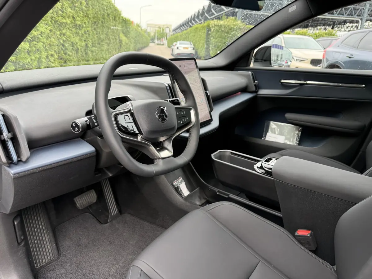 P8 AWD Ultra 69 kWh | Pano dak | BLIS | Elektrische stoelen | Keyless | Stoel & stuur verwarming |