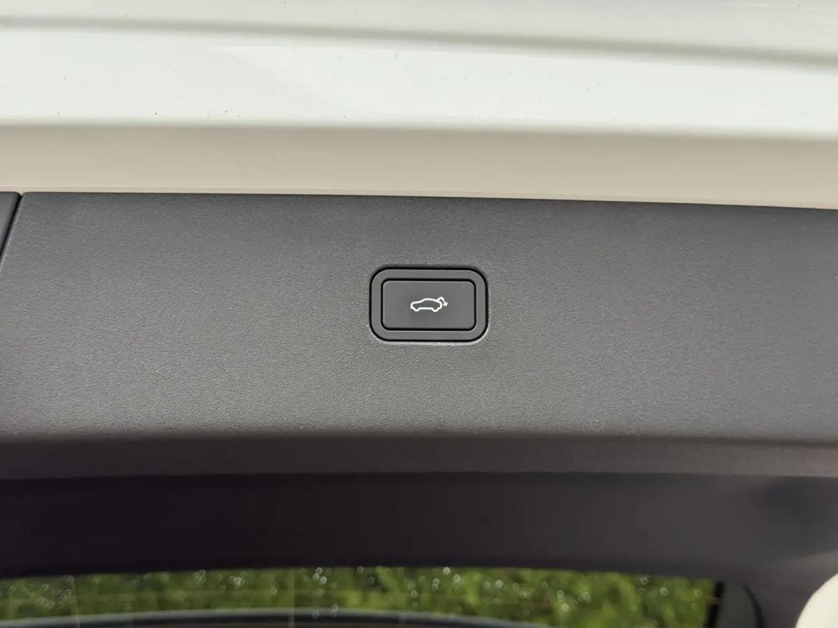P8 AWD Ultra 69 kWh | Pano dak | BLIS | Elektrische stoelen | Keyless | Stoel & stuur verwarming |