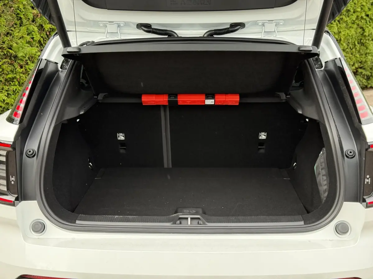 P8 AWD Ultra 69 kWh | Pano dak | BLIS | Elektrische stoelen | Keyless | Stoel & stuur verwarming |