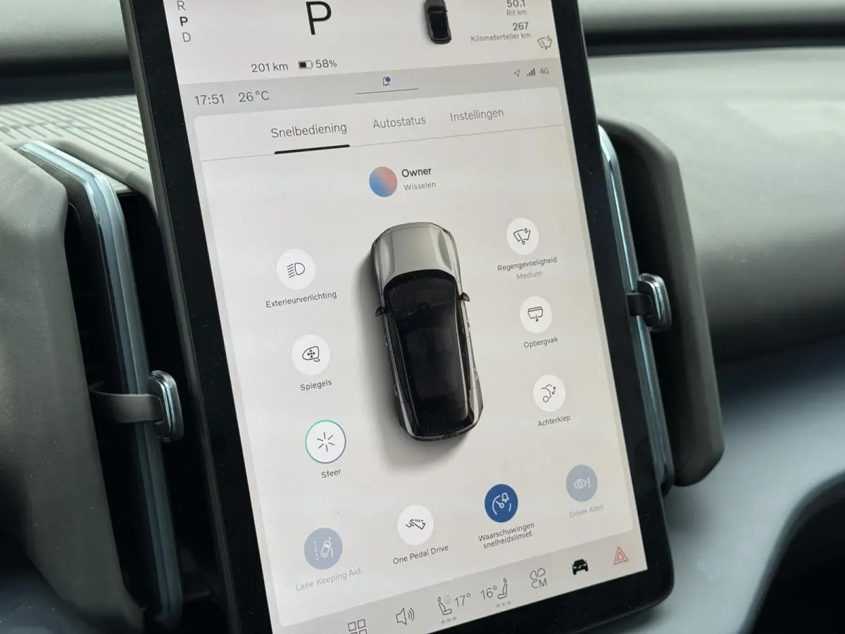 P8 AWD Ultra 69 kWh | Pano dak | BLIS | Elektrische stoelen | Keyless | Stoel & stuur verwarming |