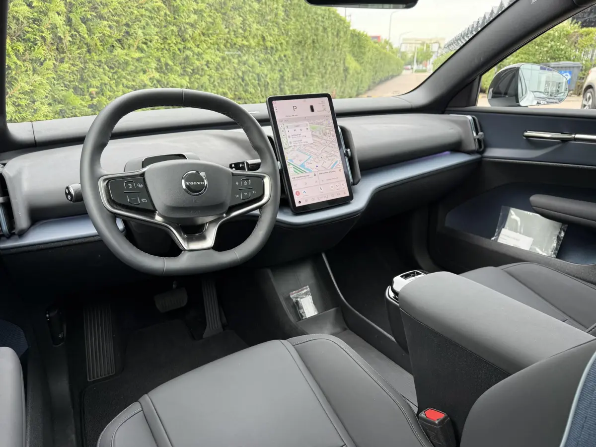 P8 AWD Ultra 69 kWh | Pano dak | BLIS | Elektrische stoelen | Keyless | Stoel & stuur verwarming |