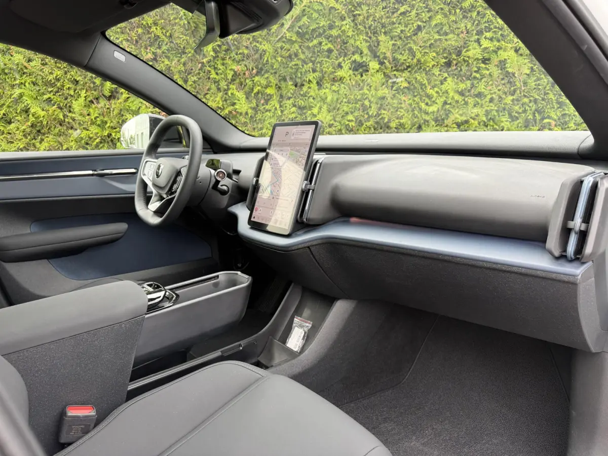 P8 AWD Ultra 69 kWh | Pano dak | BLIS | Elektrische stoelen | Keyless | Stoel & stuur verwarming |
