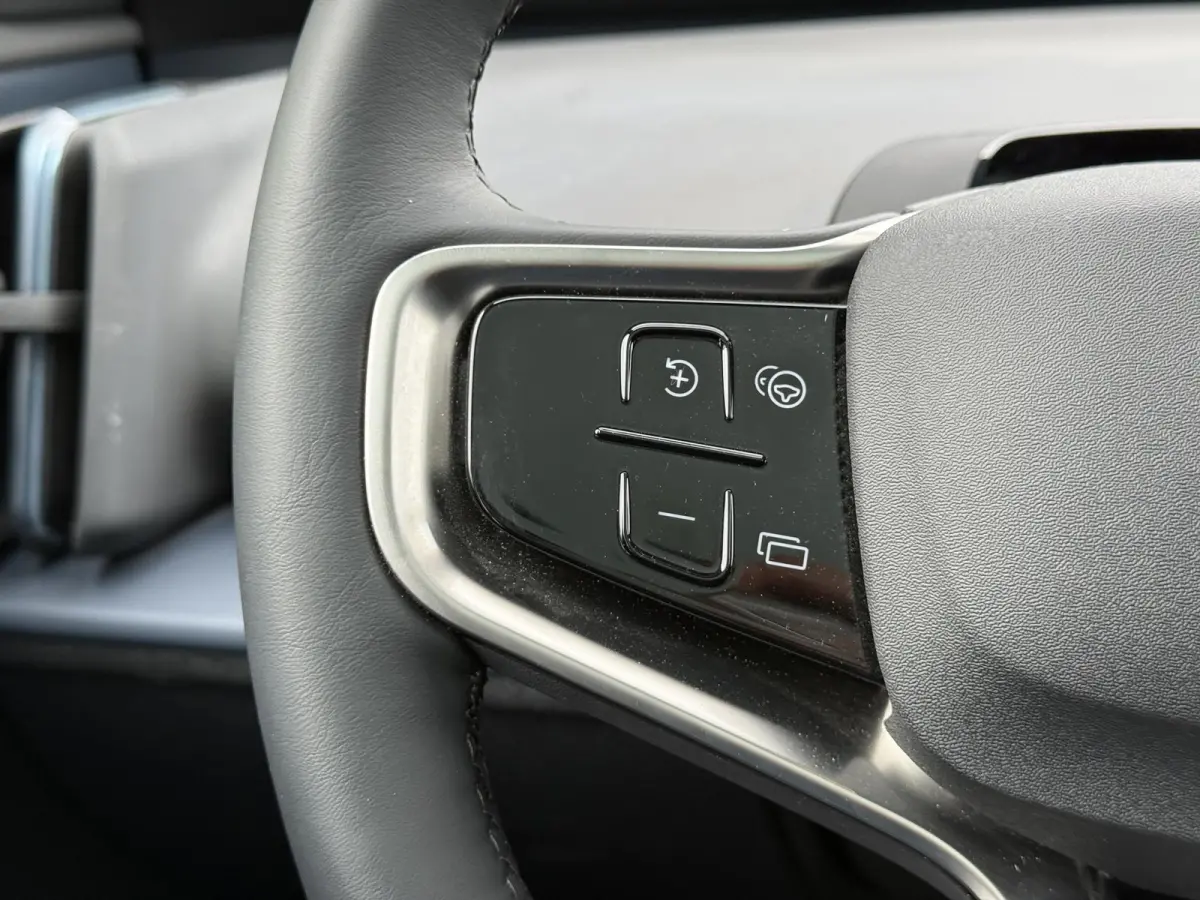 P8 AWD Ultra 69 kWh | Pano dak | BLIS | Elektrische stoelen | Keyless | Stoel & stuur verwarming |