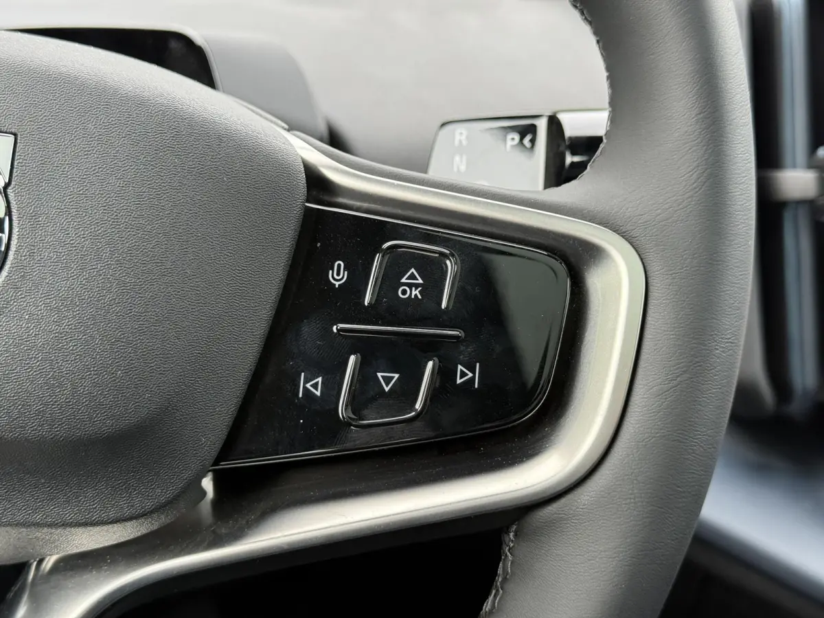 P8 AWD Ultra 69 kWh | Pano dak | BLIS | Elektrische stoelen | Keyless | Stoel & stuur verwarming |