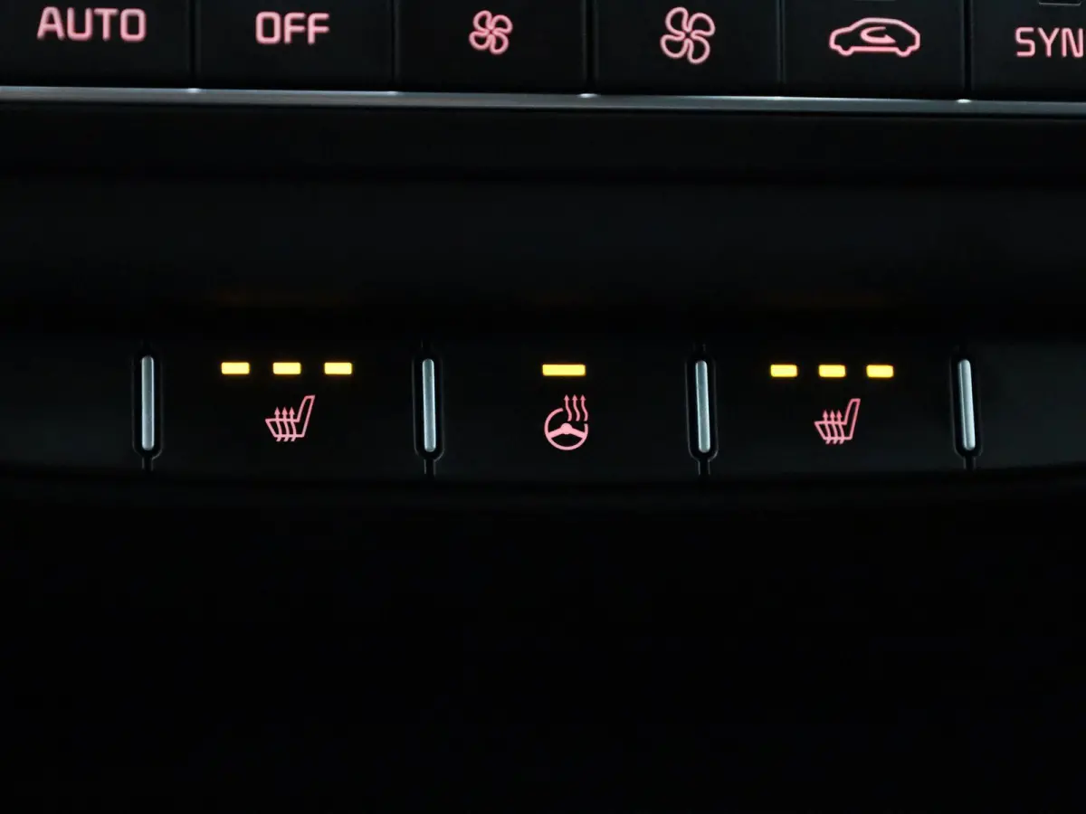 1.0 T-GDi GT-Line | Navigatie | Half leder | Apple Carplay / Android Auto | Climate Control | Camera | Elec. Achterklep | Stoel- Stuurverwarming | DAB | Cruise Control | LMV |