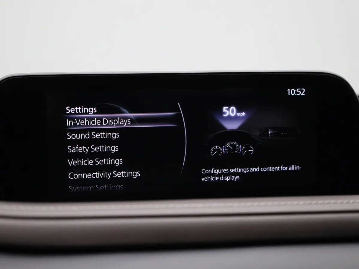 2.0 e-SkyActiv-X M Hybrid Luxury | Automaat | schuif-/kanteldak | Bose-audiosysteem | Leder | Trekhaak | Memory seats | DAB | Head up display | camera | Stoel- Stuurverwarming | Elektrische 