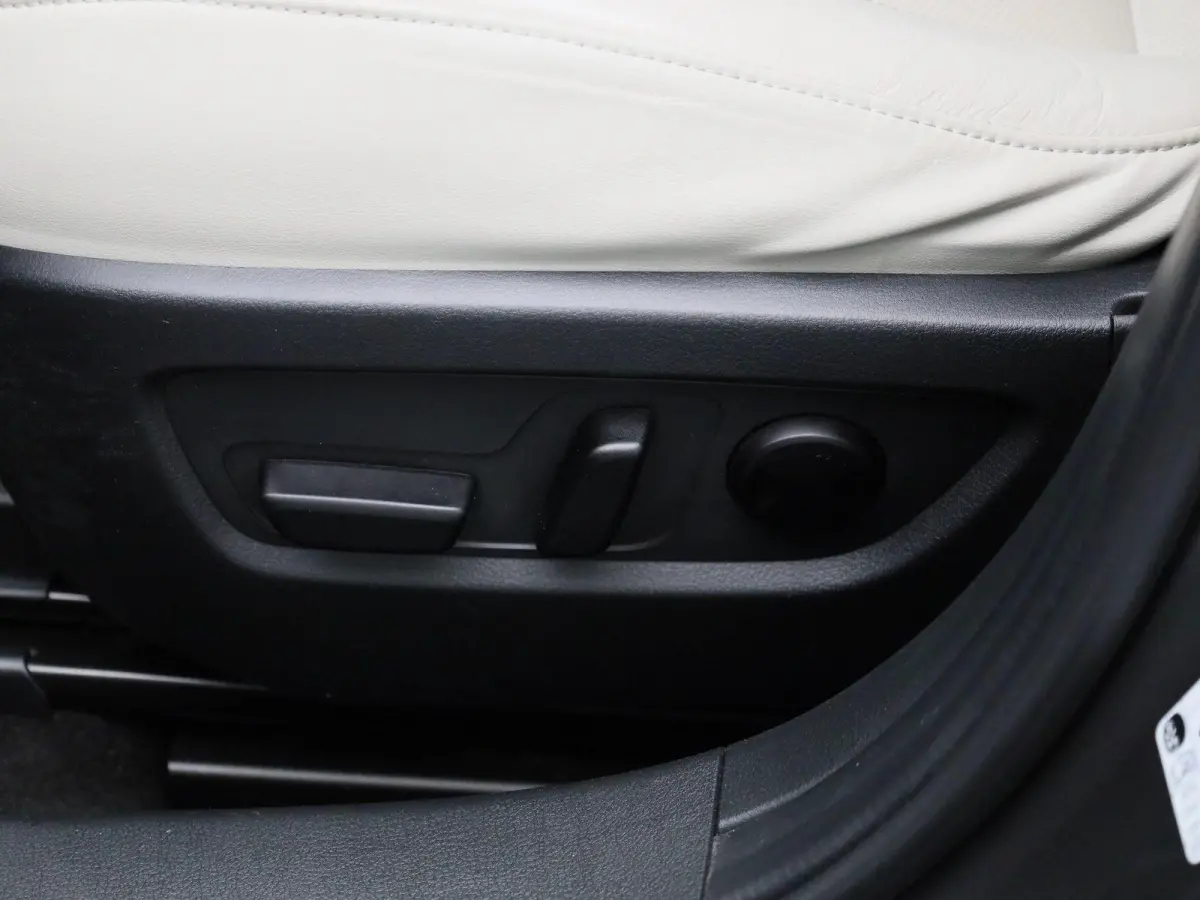 2.0 e-SkyActiv-X M Hybrid Luxury | Automaat | schuif-/kanteldak | Bose-audiosysteem | Leder | Trekhaak | Memory seats | DAB | Head up display | camera | Stoel- Stuurverwarming | Elektrische 
