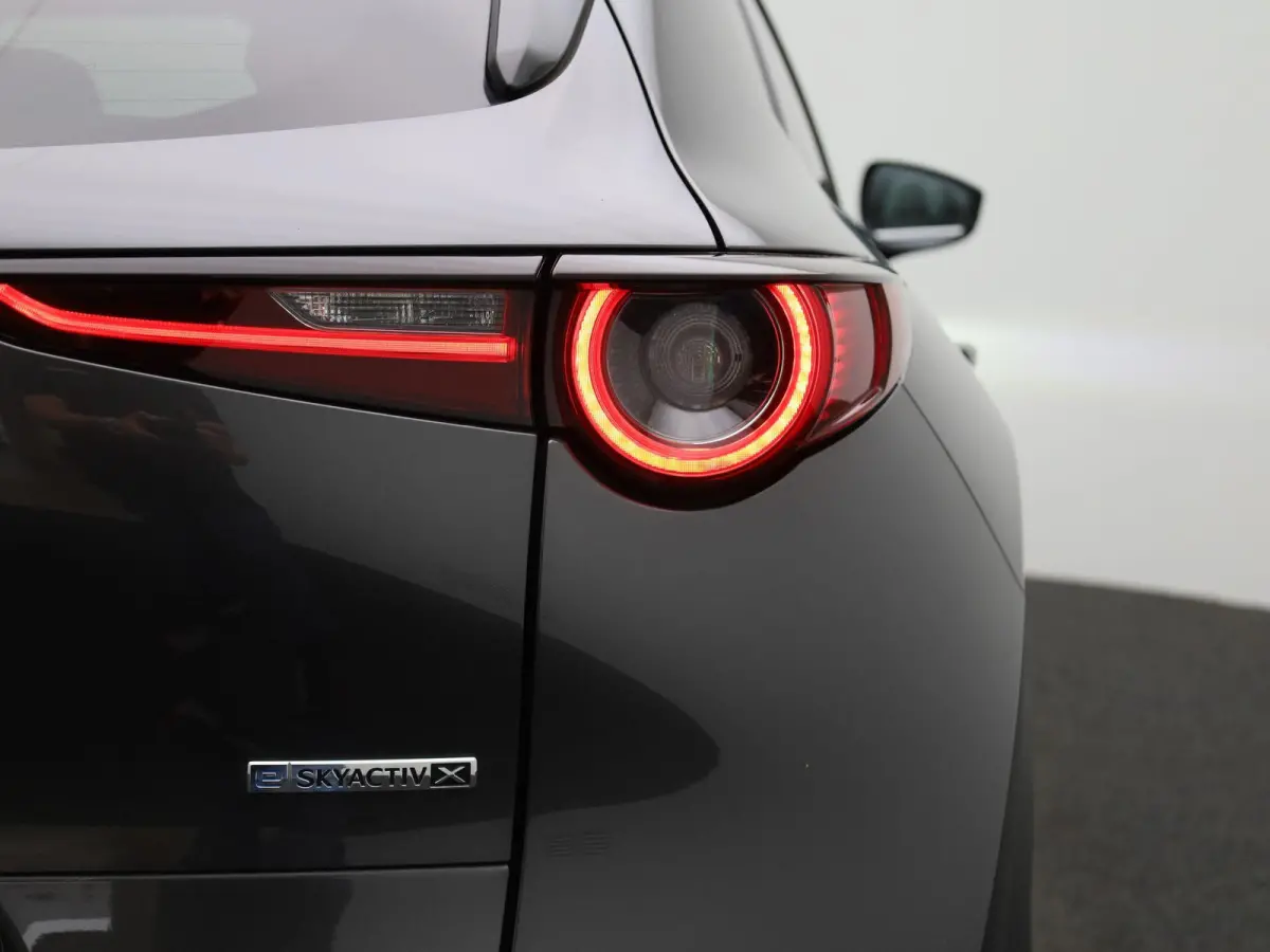 2.0 e-SkyActiv-X M Hybrid Luxury | Automaat | schuif-/kanteldak | Bose-audiosysteem | Leder | Trekhaak | Memory seats | DAB | Head up display | camera | Stoel- Stuurverwarming | Elektrische 