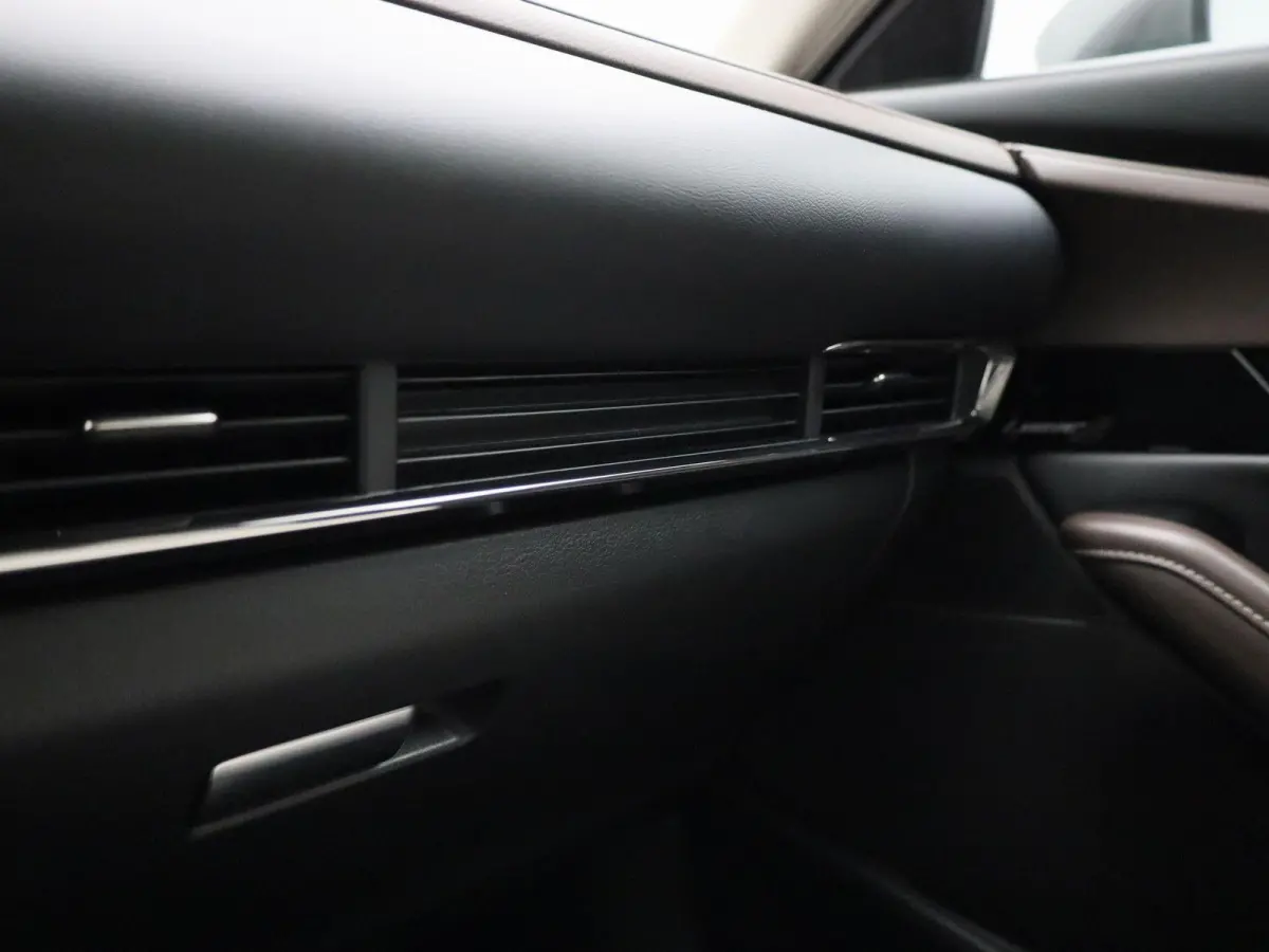 2.0 e-SkyActiv-X M Hybrid Luxury | Automaat | schuif-/kanteldak | Bose-audiosysteem | Leder | Trekhaak | Memory seats | DAB | Head up display | camera | Stoel- Stuurverwarming | Elektrische 