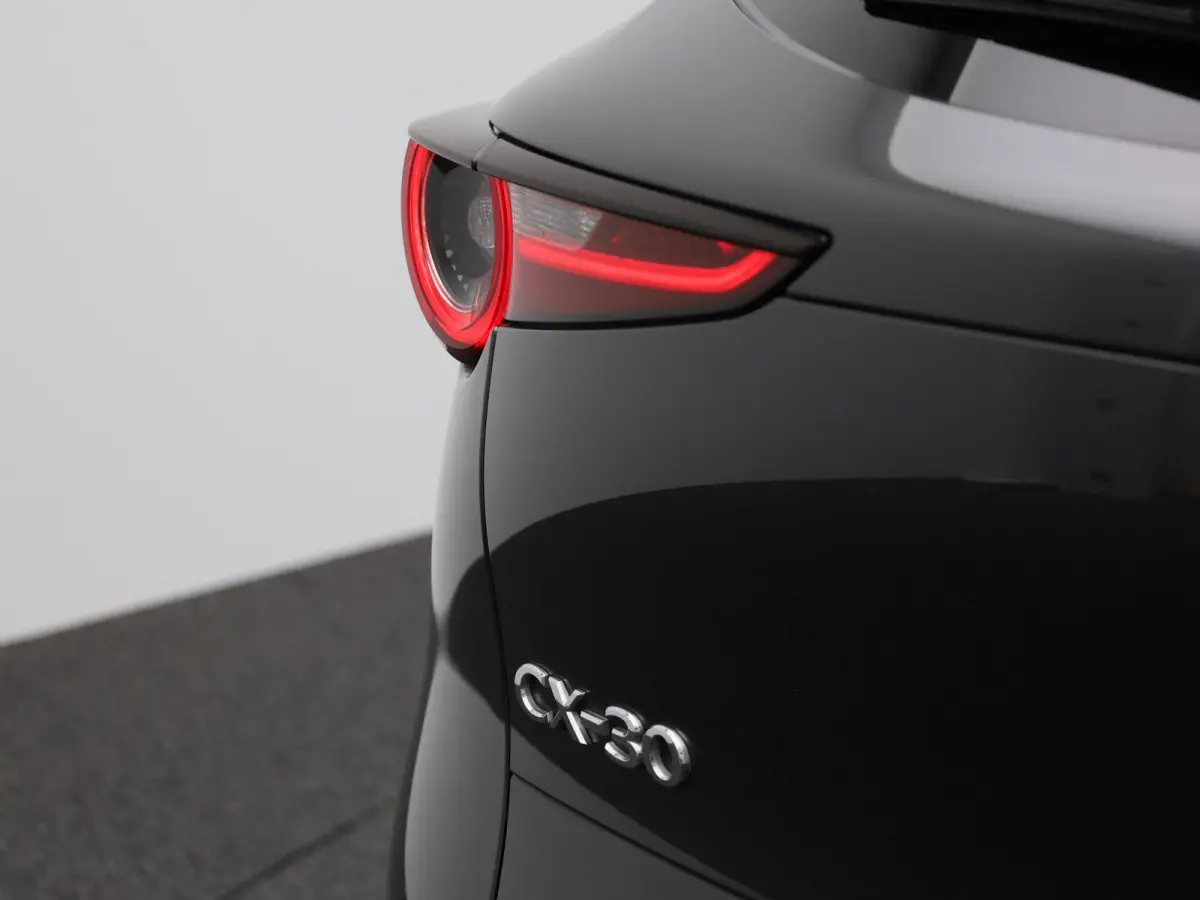 2.0 e-SkyActiv-X M Hybrid Luxury | Automaat | schuif-/kanteldak | Bose-audiosysteem | Leder | Trekhaak | Memory seats | DAB | Head up display | camera | Stoel- Stuurverwarming | Elektrische 