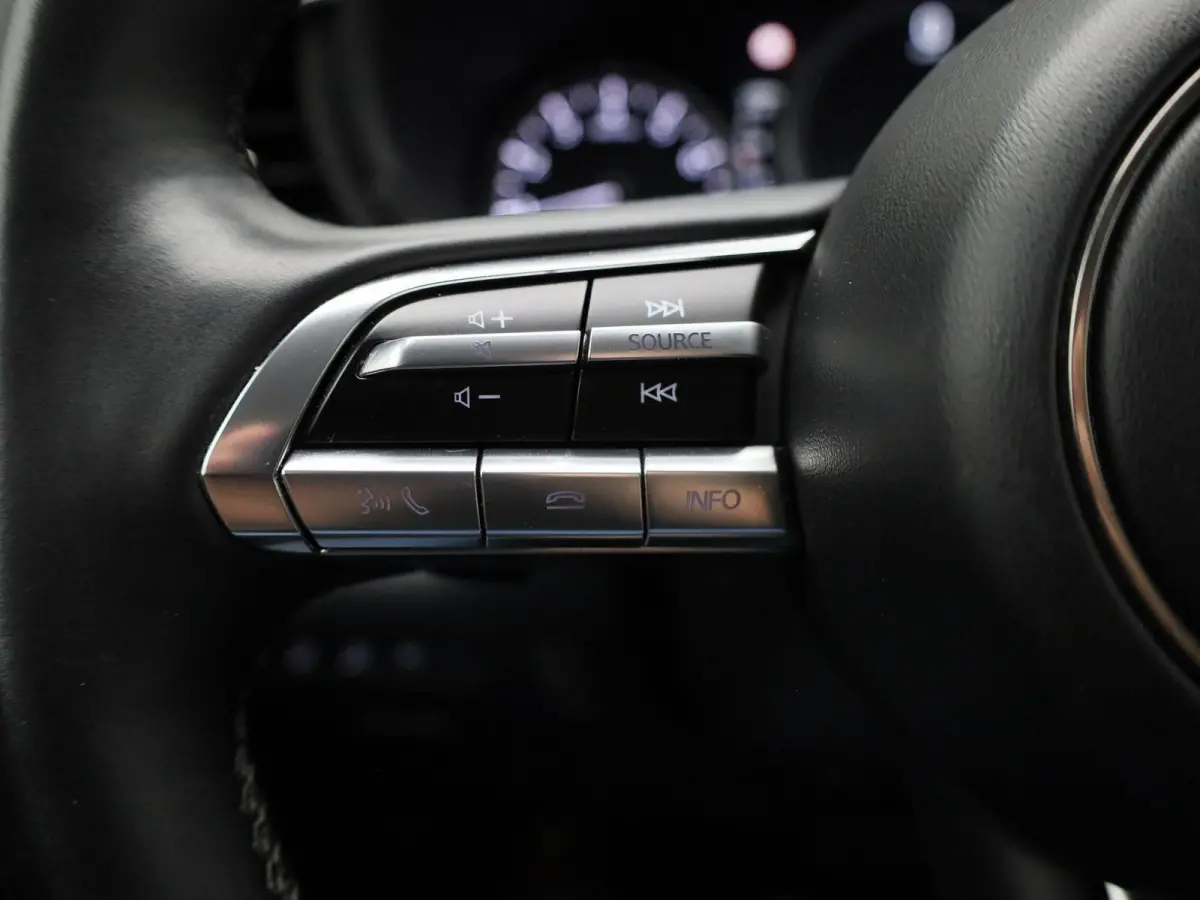 2.0 e-SkyActiv-X M Hybrid Luxury | Automaat | schuif-/kanteldak | Bose-audiosysteem | Leder | Trekhaak | Memory seats | DAB | Head up display | camera | Stoel- Stuurverwarming | Elektrische 