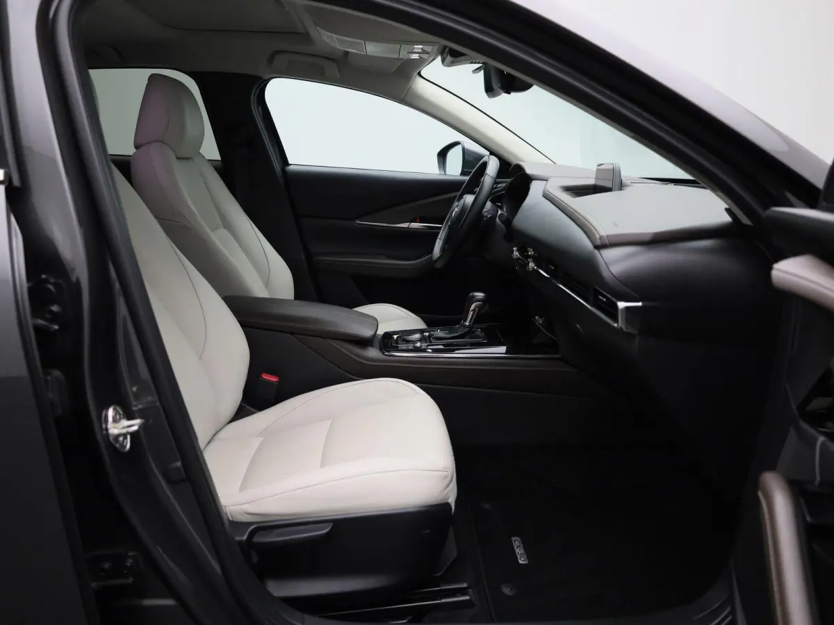 2.0 e-SkyActiv-X M Hybrid Luxury | Automaat | schuif-/kanteldak | Bose-audiosysteem | Leder | Trekhaak | Memory seats | DAB | Head up display | camera | Stoel- Stuurverwarming | Elektrische 