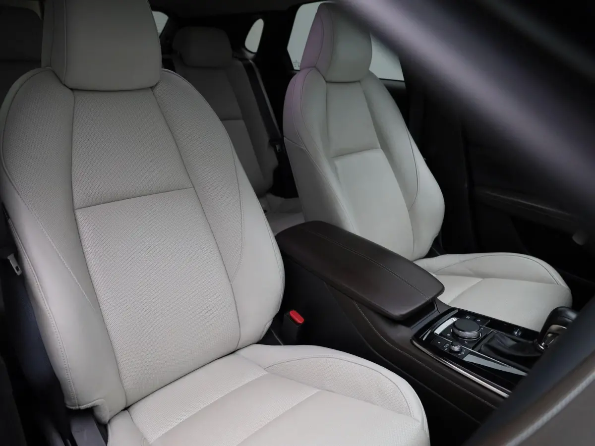 2.0 e-SkyActiv-X M Hybrid Luxury | Automaat | schuif-/kanteldak | Bose-audiosysteem | Leder | Trekhaak | Memory seats | DAB | Head up display | camera | Stoel- Stuurverwarming | Elektrische 