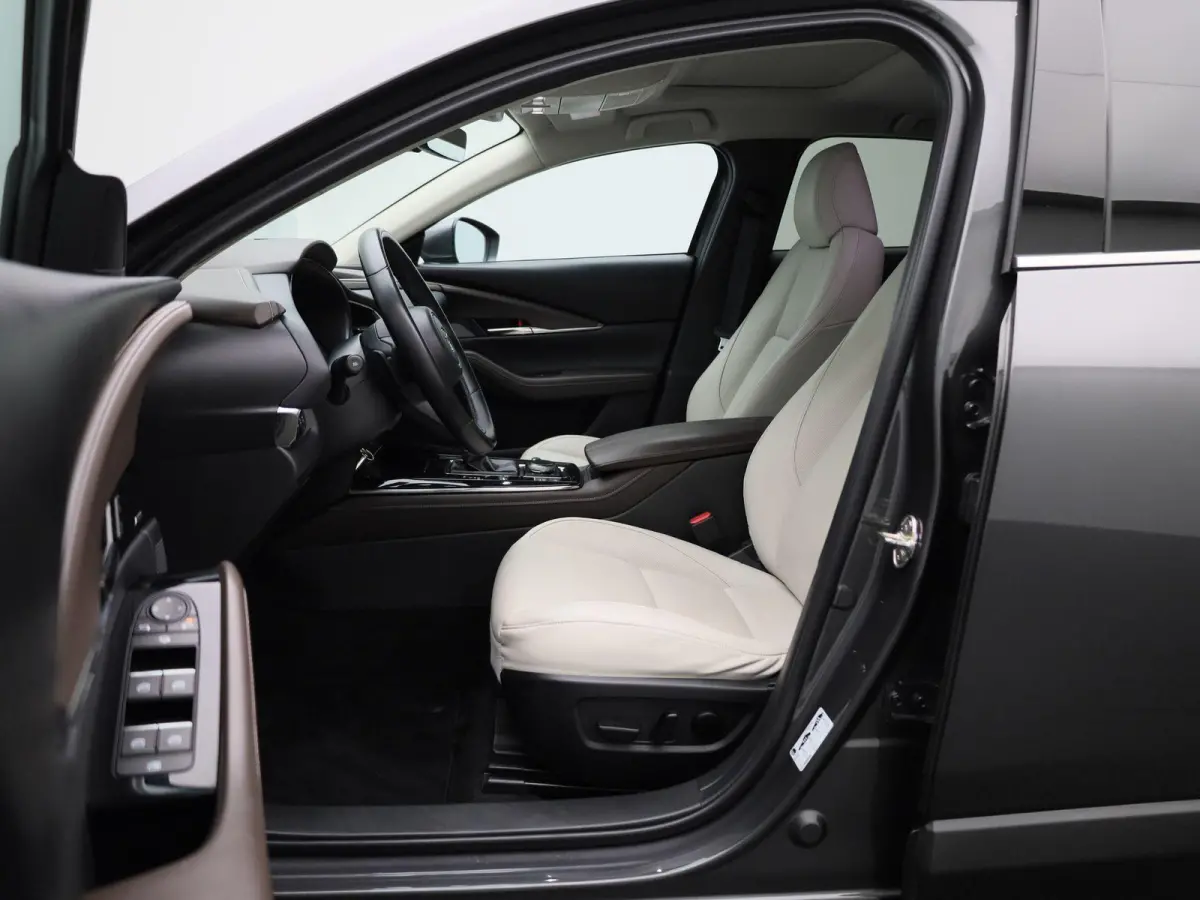 2.0 e-SkyActiv-X M Hybrid Luxury | Automaat | schuif-/kanteldak | Bose-audiosysteem | Leder | Trekhaak | Memory seats | DAB | Head up display | camera | Stoel- Stuurverwarming | Elektrische 