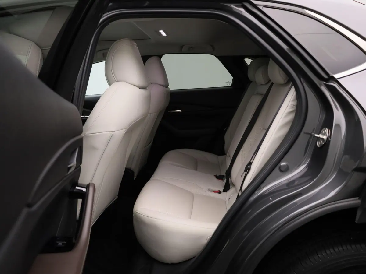 2.0 e-SkyActiv-X M Hybrid Luxury | Automaat | schuif-/kanteldak | Bose-audiosysteem | Leder | Trekhaak | Memory seats | DAB | Head up display | camera | Stoel- Stuurverwarming | Elektrische 