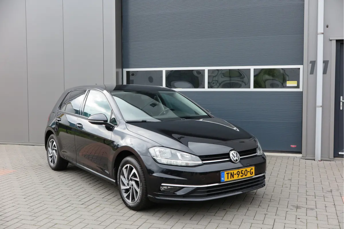 1.4 TSI 125pk Sound Navi , LMV, Keyless, PDC , Achteruitrijcamera , Carplay , Etc. Nieuwe apk bij aflevering