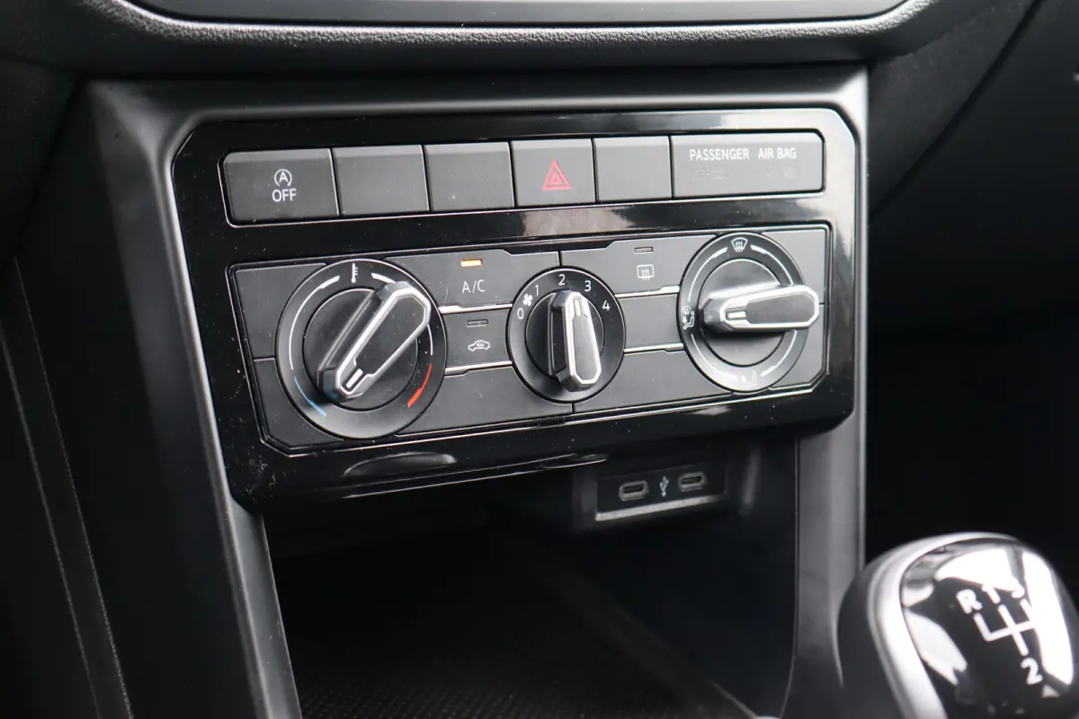 1.0 TSI Life 95PK | Airco | Buitenspiegels elektrisch verstel- en verwarmbaar | Cruise control adaptief