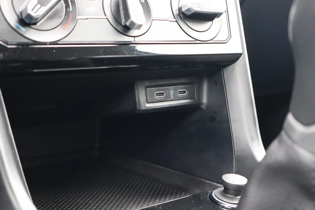 1.0 TSI Life 95PK | Airco | Buitenspiegels elektrisch verstel- en verwarmbaar | Cruise control adaptief