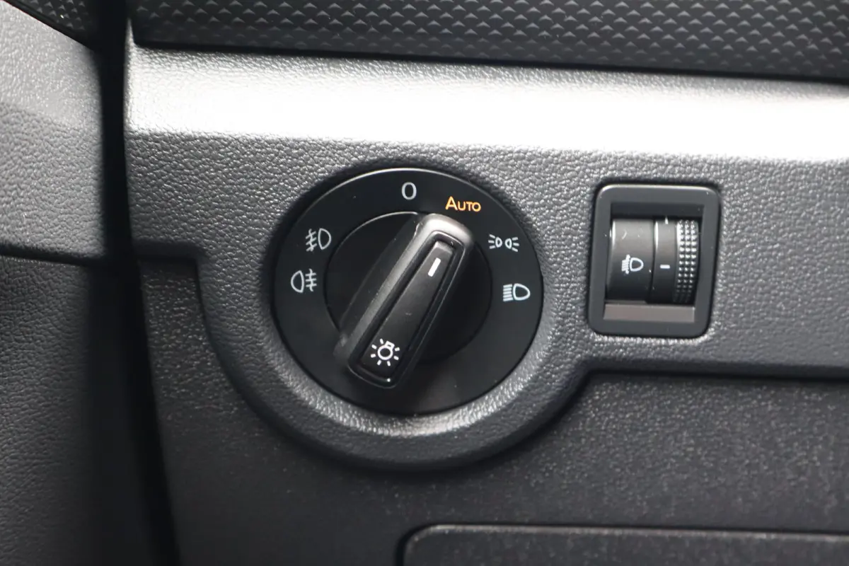 1.0 TSI Life 95PK | Airco | Buitenspiegels elektrisch verstel- en verwarmbaar | Cruise control adaptief