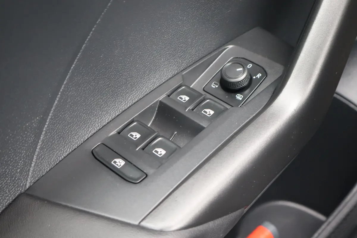 1.0 TSI Life 95PK | Airco | Buitenspiegels elektrisch verstel- en verwarmbaar | Cruise control adaptief