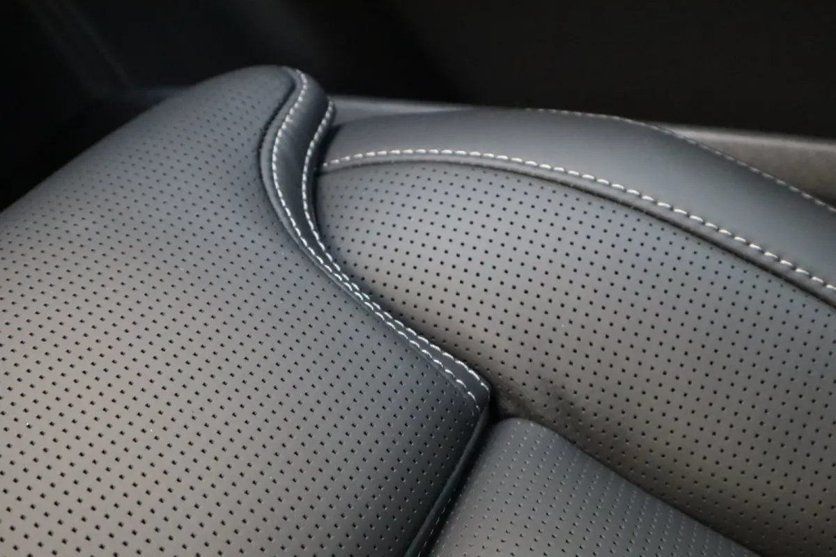 T8 406PK AWD Ultra Dark Executive | Trekhaak inklapbaar | Bowers & Wilkins audiosysteem | Elektrisch glazen panorama-dak | Luchtvering | 22" lichtmetalen velgen | Massagefunctie voorstoelen