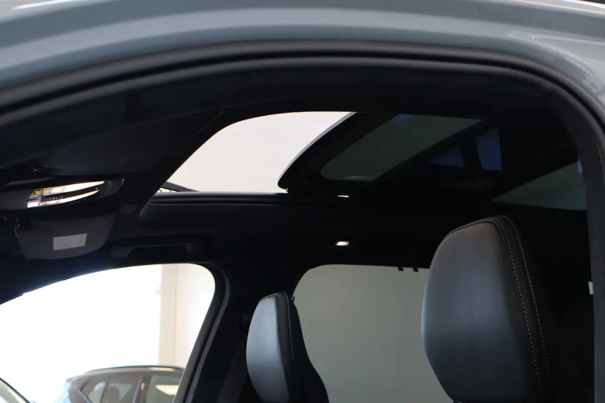 T8 406PK AWD Ultra Dark Executive | Trekhaak inklapbaar | Bowers & Wilkins audiosysteem | Elektrisch glazen panorama-dak | Luchtvering | 22" lichtmetalen velgen | Massagefunctie voorstoelen