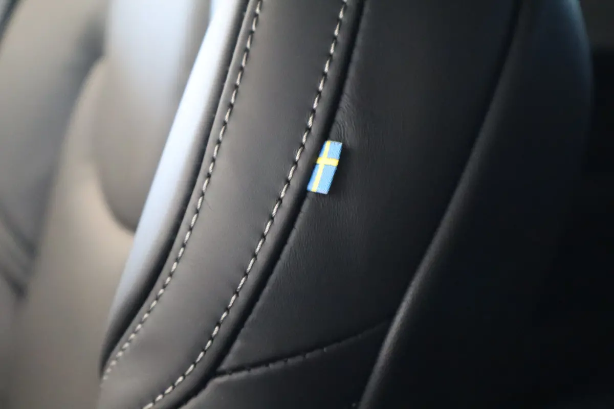 T8 406PK AWD Ultra Dark Executive | Trekhaak inklapbaar | Bowers & Wilkins audiosysteem | Elektrisch glazen panorama-dak | Luchtvering | 22" lichtmetalen velgen | Massagefunctie voorstoelen