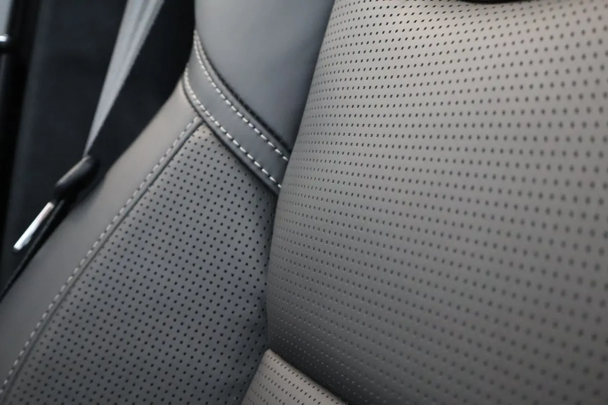 T8 406PK AWD Ultra Dark Executive | Trekhaak inklapbaar | Bowers & Wilkins audiosysteem | Elektrisch glazen panorama-dak | Luchtvering | 22" lichtmetalen velgen | Massagefunctie voorstoelen