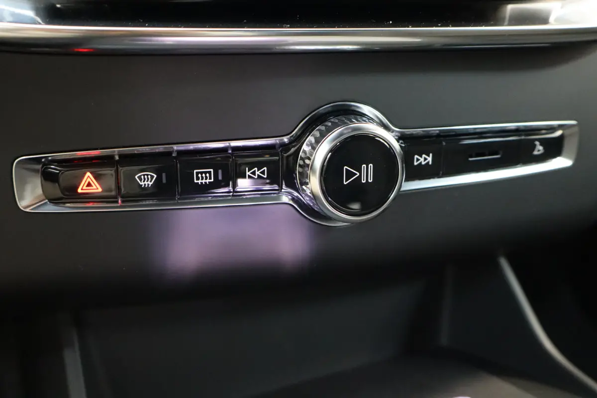 T8 406PK AWD Ultra Dark Executive | Trekhaak inklapbaar | Bowers & Wilkins audiosysteem | Elektrisch glazen panorama-dak | Luchtvering | 22" lichtmetalen velgen | Massagefunctie voorstoelen