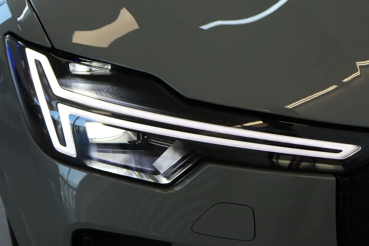 T8 406PK AWD Ultra Dark Executive | Trekhaak inklapbaar | Bowers & Wilkins audiosysteem | Elektrisch glazen panorama-dak | Luchtvering | 22" lichtmetalen velgen | Massagefunctie voorstoelen