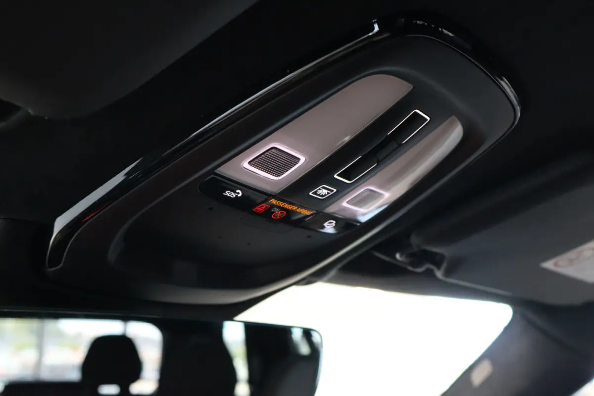 T8 406PK AWD Ultra Dark Executive | Trekhaak inklapbaar | Bowers & Wilkins audiosysteem | Elektrisch glazen panorama-dak | Luchtvering | 22" lichtmetalen velgen | Massagefunctie voorstoelen