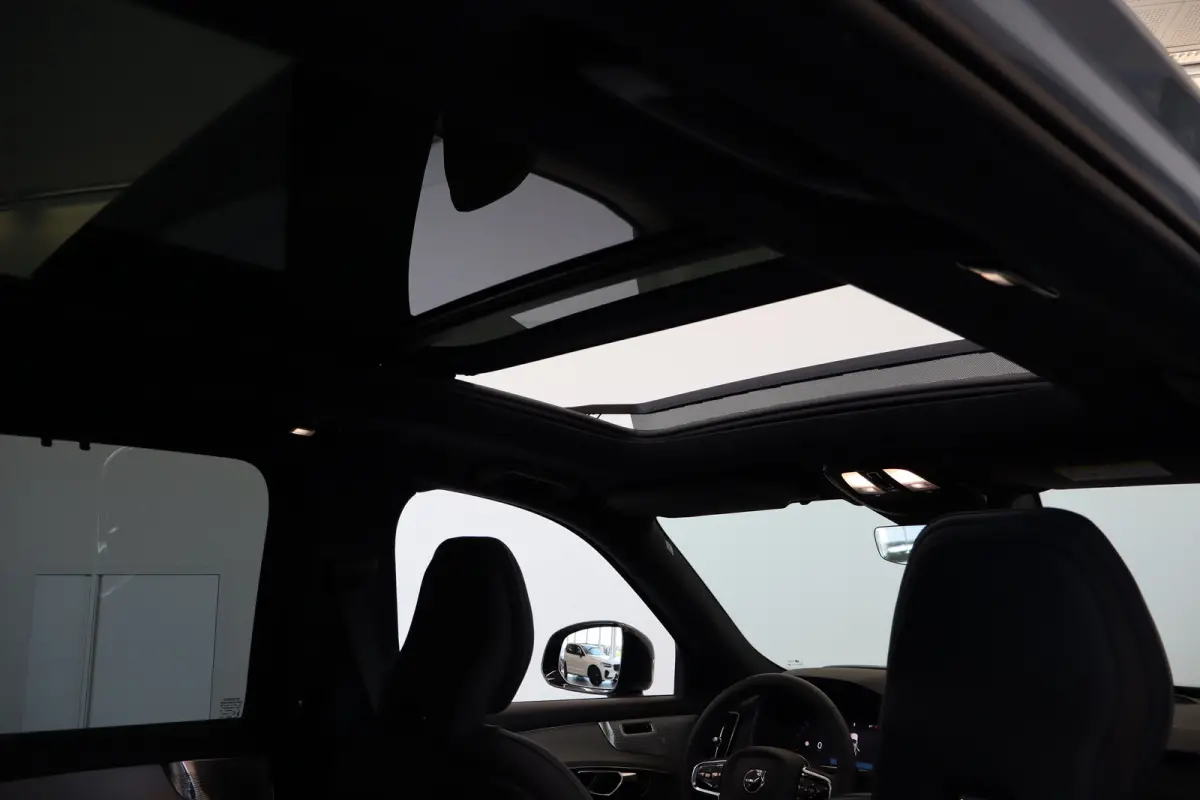 T8 406PK AWD Ultra Dark Executive | Trekhaak inklapbaar | Bowers & Wilkins audiosysteem | Elektrisch glazen panorama-dak | Luchtvering | 22" lichtmetalen velgen | Massagefunctie voorstoelen