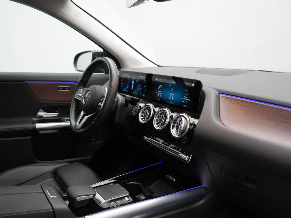 350 4MATIC Luxury Line 69,7 kWh 292pk Dealer O.H. | Panodak | Adaptive Cruise | Camera | Lederen Sportstoelen Ventilatie & Verwarmd | Dashcam Af Fabriek | Sfeerverlichting | Keyless | Blis |