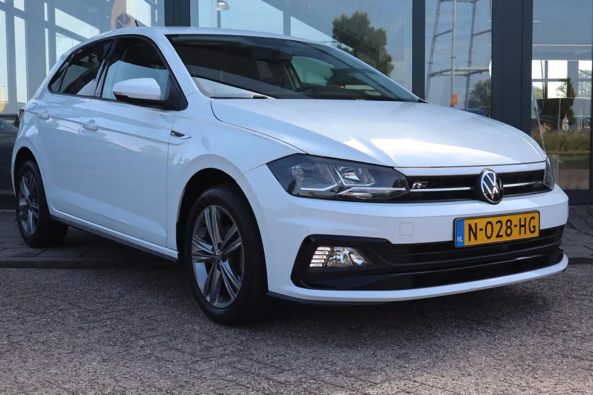 1.0 TSI R-Line Edition 95PK AUTOMAAT | Airco | App-Connect draadloze smartphone integratie | Cruise control adaptief