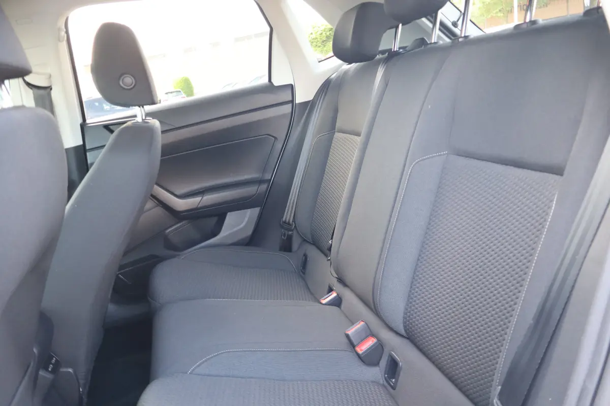 1.0 TSI R-Line Edition 95PK AUTOMAAT | Airco | App-Connect draadloze smartphone integratie | Cruise control adaptief