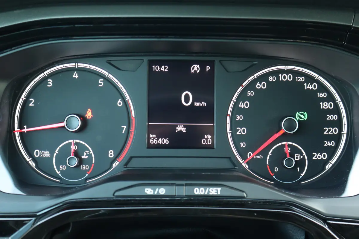 1.0 TSI R-Line Edition 95PK AUTOMAAT | Airco | App-Connect draadloze smartphone integratie | Cruise control adaptief