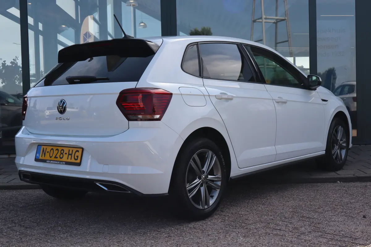 1.0 TSI R-Line Edition 95PK AUTOMAAT | Airco | App-Connect draadloze smartphone integratie | Cruise control adaptief