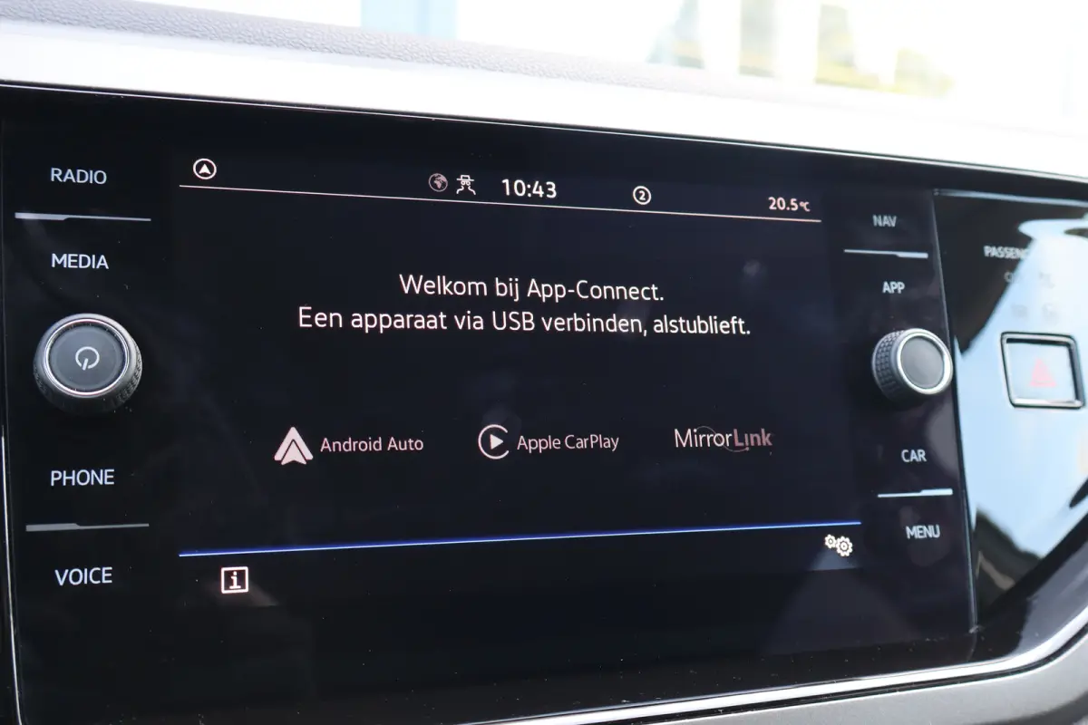 1.0 TSI R-Line Edition 95PK AUTOMAAT | Airco | App-Connect draadloze smartphone integratie | Cruise control adaptief