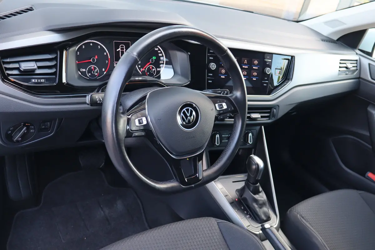 1.0 TSI R-Line Edition 95PK AUTOMAAT | Airco | App-Connect draadloze smartphone integratie | Cruise control adaptief