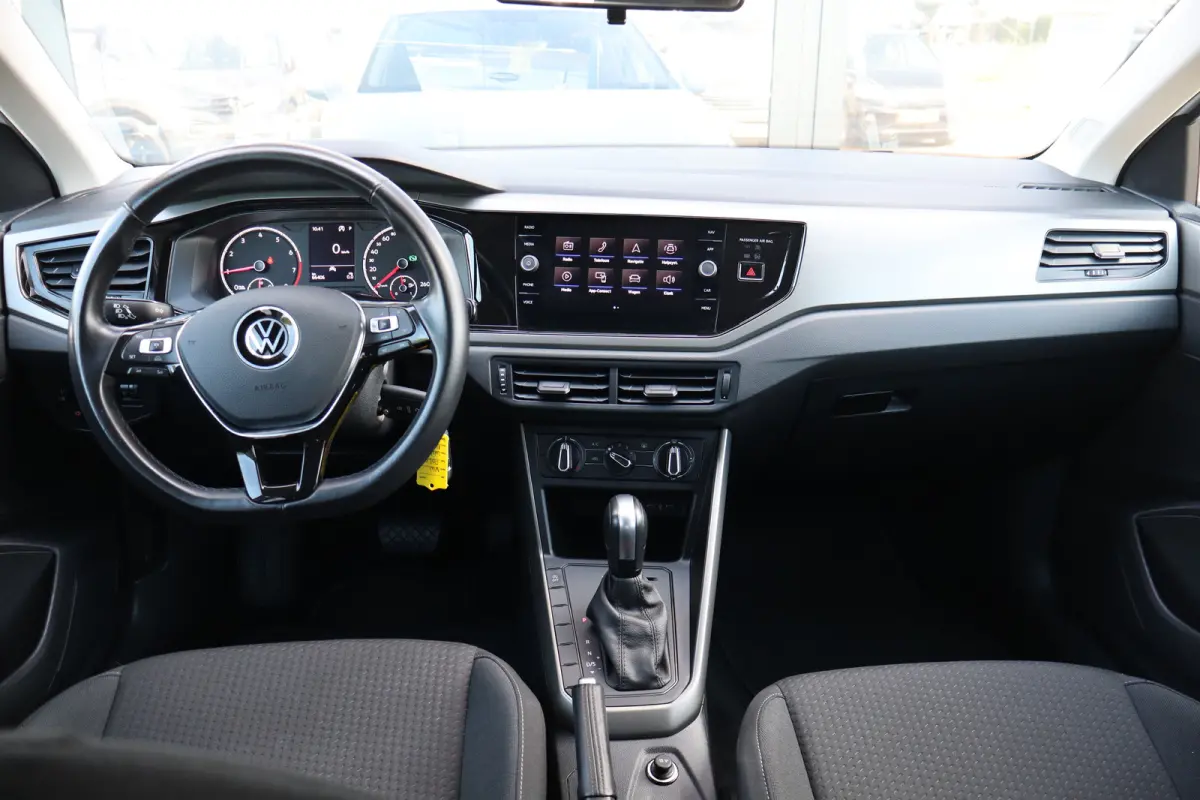 1.0 TSI R-Line Edition 95PK AUTOMAAT | Airco | App-Connect draadloze smartphone integratie | Cruise control adaptief