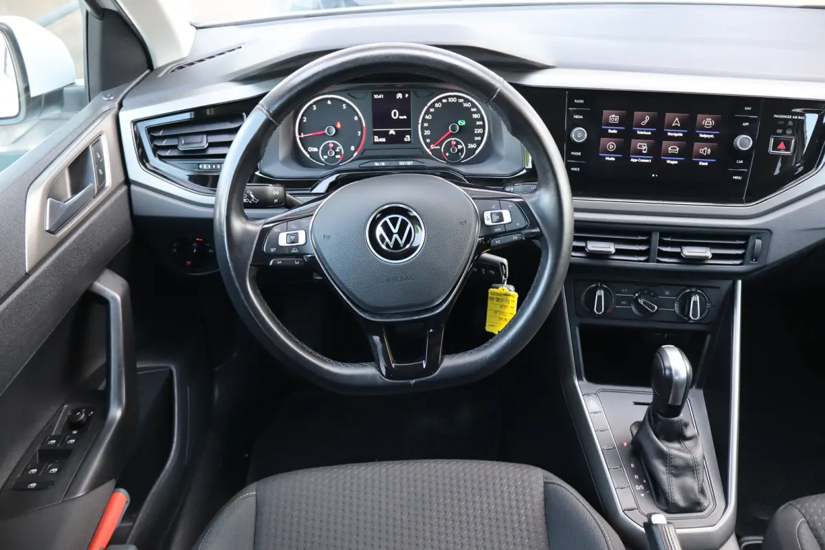 1.0 TSI R-Line Edition 95PK AUTOMAAT | Airco | App-Connect draadloze smartphone integratie | Cruise control adaptief